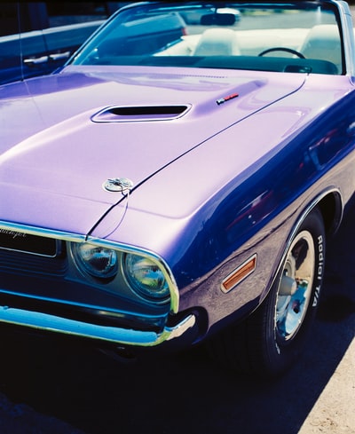 紫色汽车